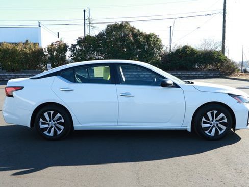 Used 2024 Nissan Altima 2.5 S image 4