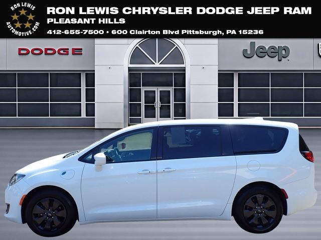 Certified 2020 Chrysler Pacifica Touring w/ S Appearance Package FWD image 1