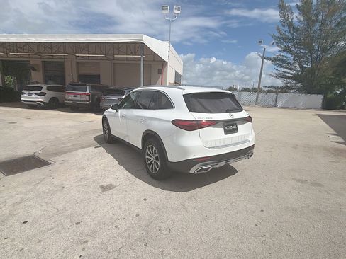 Used 2024 Mercedes-Benz GLC 300 4MATIC image 4