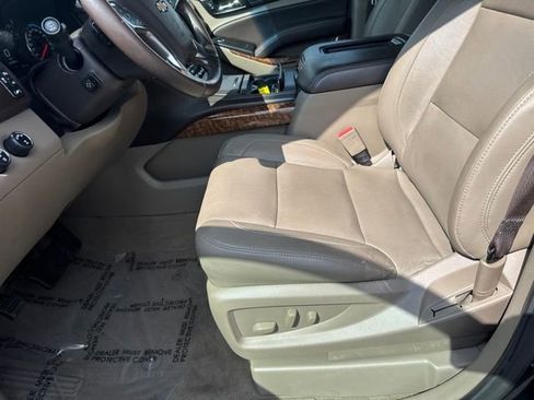Used 2019 Chevrolet Suburban Premier AWD/4WD image 19