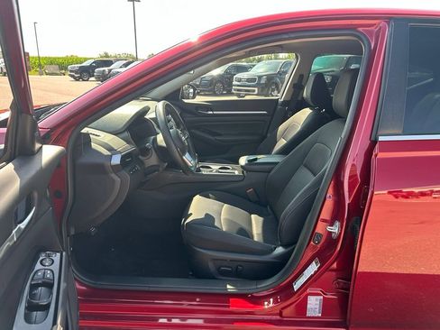 Used 2023 Nissan Altima 2.5 SV FWD image 10