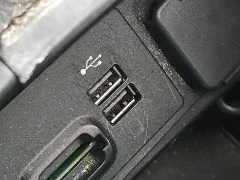 Used 2015 Ford Fusion SE image 11