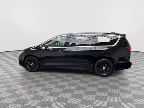 Used 2025 Chrysler Pacifica Select FWD image 36