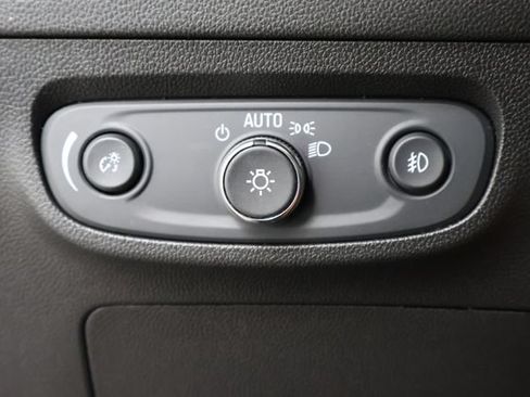 Used 2022 Buick Encore GX Select w/ Sport Touring Package FWD image 22