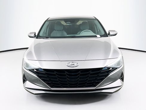 Used 2022 Hyundai Elantra SEL FWD image 2