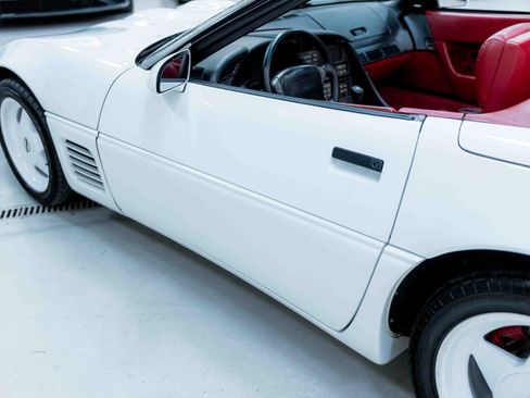 Used 1990 Chevrolet Corvette Convertible image 29