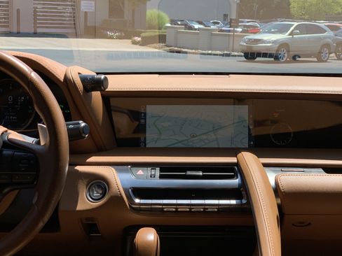 Used 2018 Lexus LC 500 Coupe w/ Sport Package RWD image 31