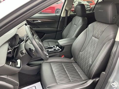 Used 2023 Buick Envision Avenir image 11