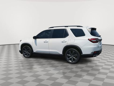 Used 2025 Honda Pilot Sport image 6