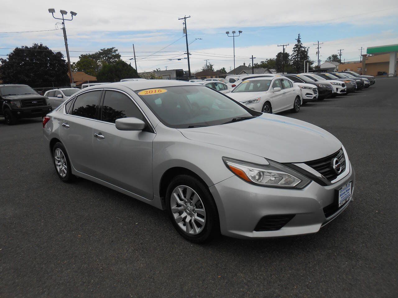 Used 2016 Nissan Altima 2.5 S w/ Power Driver Seat Package FWD image 3