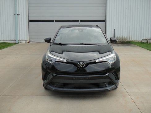 Used 2018 Toyota C-HR XLE image 2