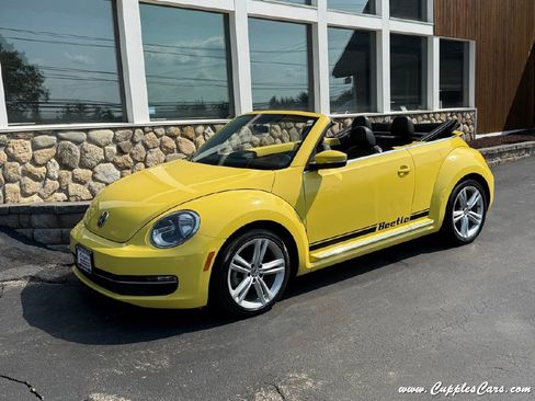 Used 2014 Volkswagen Beetle TDI image 12