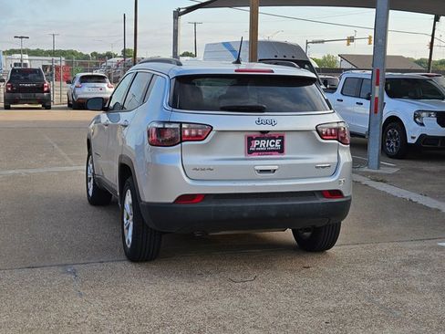 Used 2024 Jeep Compass Latitude AWD/4WD image 7
