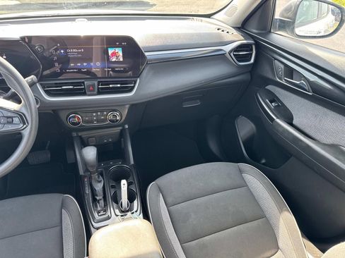 Used 2024 Chevrolet TrailBlazer LS image 17