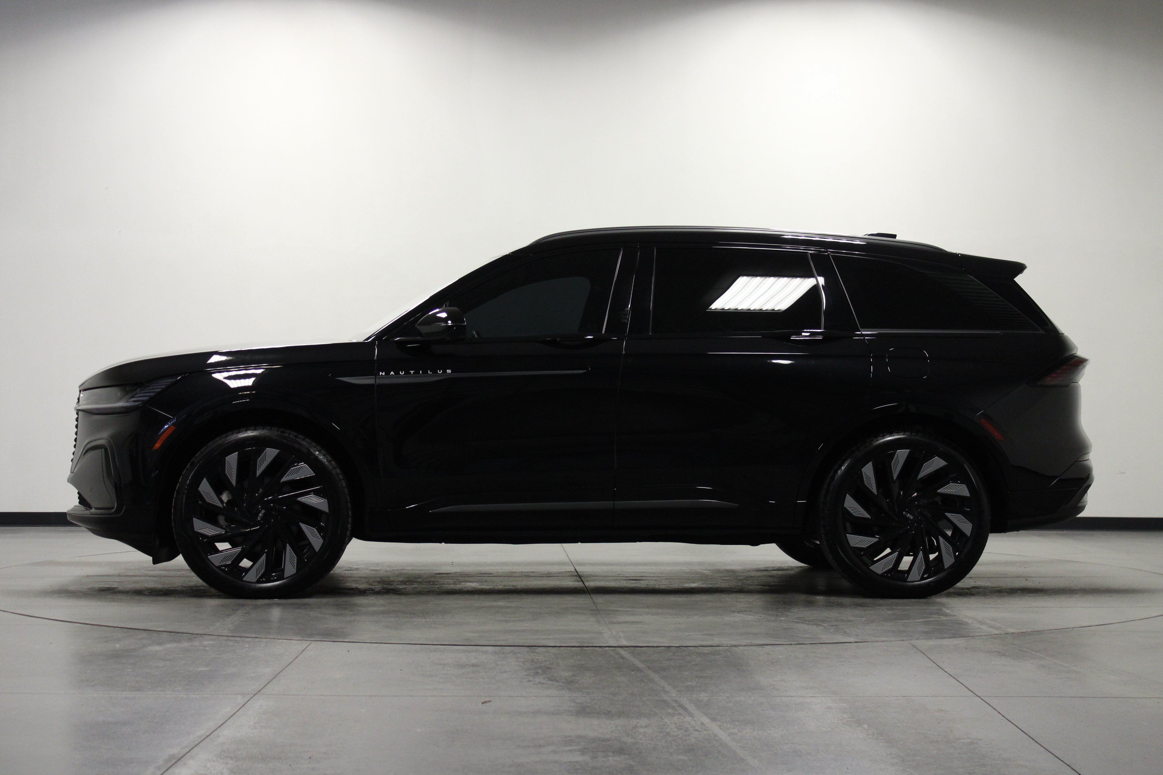 Used 2025 Lincoln Nautilus Reserve w/ Jet Appearance Package AWD/4WD image 7