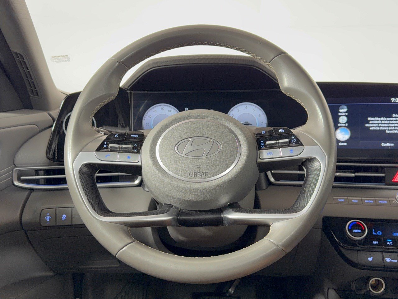 Used 2025 Hyundai Elantra SEL FWD image 10