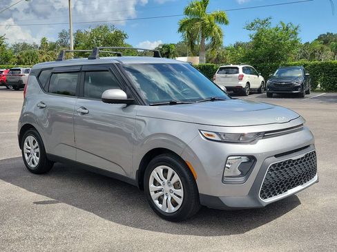 Used 2022 Kia Soul LX FWD image 2