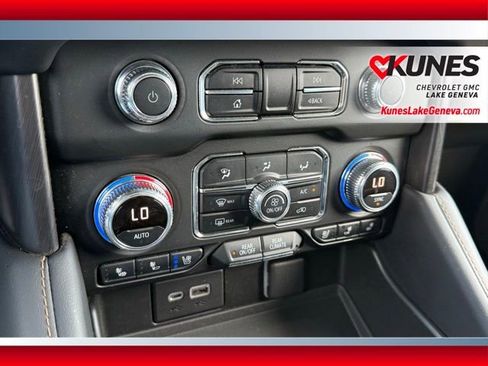Used 2022 GMC Yukon AT4 AWD/4WD image 32