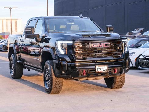 Used 2025 GMC Sierra 2500 AT4X AWD/4WD image 3