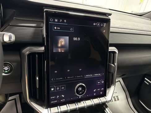 New 2026 GMC Acadia Elevation image 13