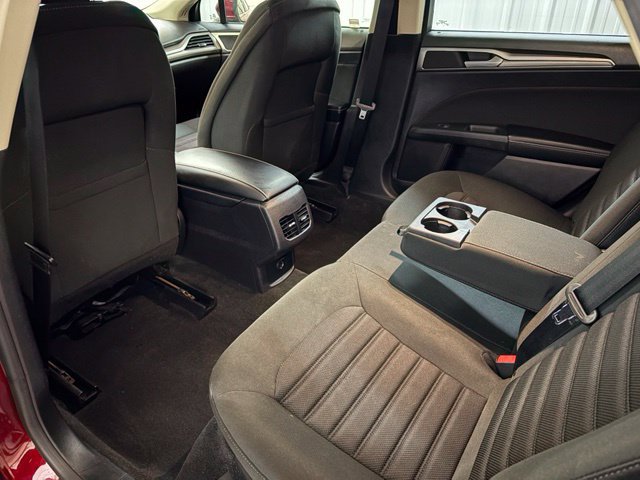 Used 2019 Ford Fusion SE FWD image 16