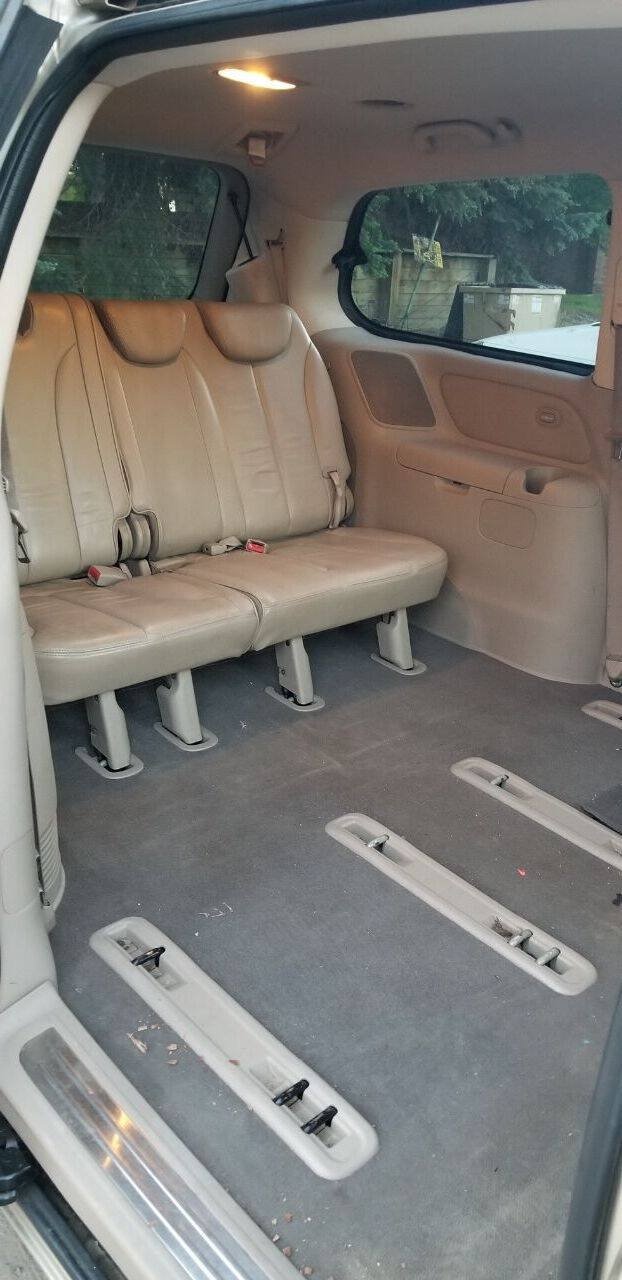 Used 2008 Hyundai Entourage Limited FWD image 9