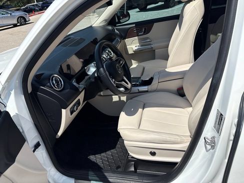 Used 2023 Mercedes-Benz GLB 250 4MATIC image 17