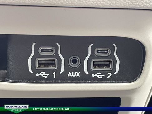 Used 2024 Chrysler Pacifica Touring-L image 23