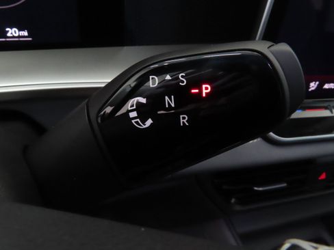 New 2026 Volkswagen Tiguan SE image 14