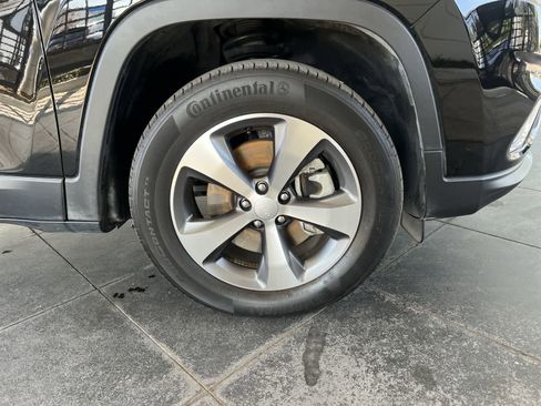 Used 2022 Jeep Cherokee Limited image 8