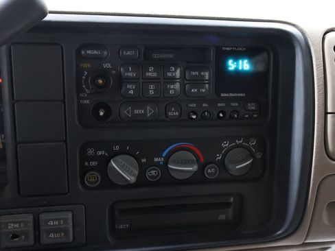 Used 1999 GMC Suburban 4WD w/ Marketing Opt Pkg 3 image 25