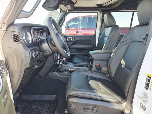 New 2026 Jeep Gladiator Sport AWD/4WD image 12