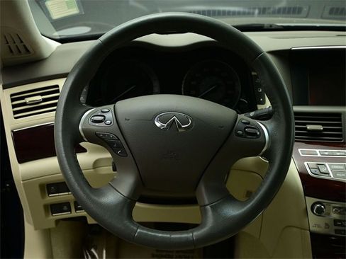 Used 2017 INFINITI Q70 3.7 image 3