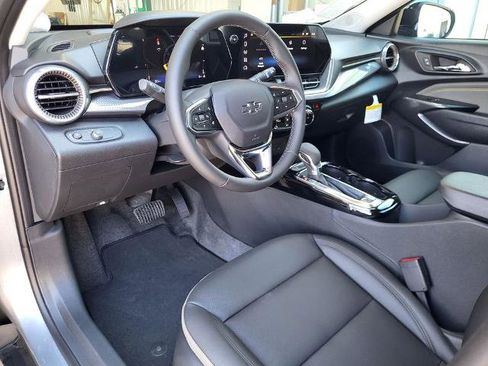 Used 2026 Chevrolet Trax ACTIV w/ Sunroof Package FWD image 12