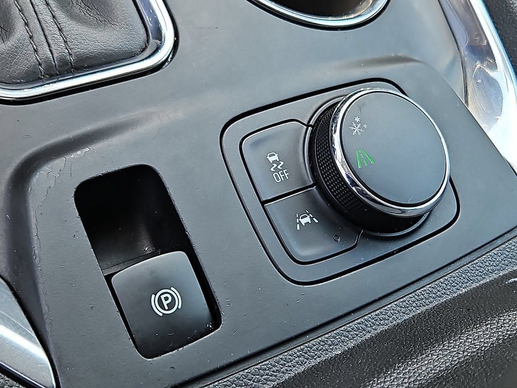 Certified 2019 Chevrolet Traverse Premier w/ LPO, Blackout Package FWD image 27