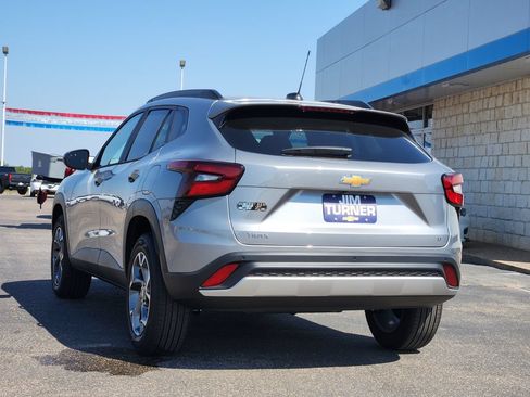 New 2026 Chevrolet Trax LT w/ Driver Confidence Package FWD image 5