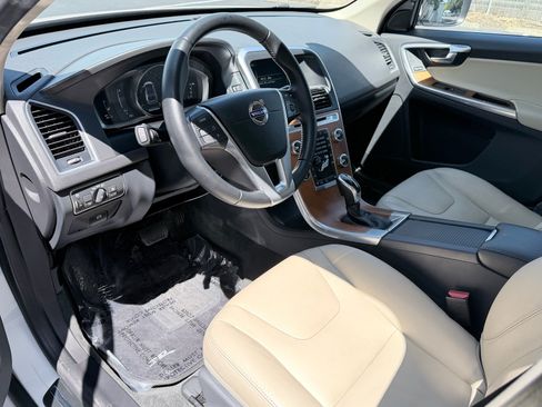 Used 2016 Volvo XC60 T6 w/ Proximity Package AWD/4WD image 12