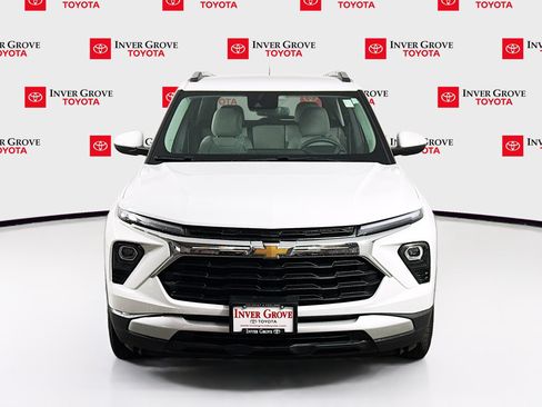 Used 2025 Chevrolet TrailBlazer LT w/ Driver Confidence Package AWD/4WD image 2