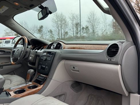 Used 2011 Buick Enclave CXL image 21