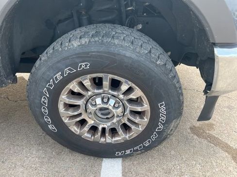 Used 2022 Ford F250 XLT w/ XLT Premium Package image 2