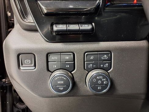 Used 2022 Chevrolet Silverado 1500 ZR2 w/ Technology Package image 23