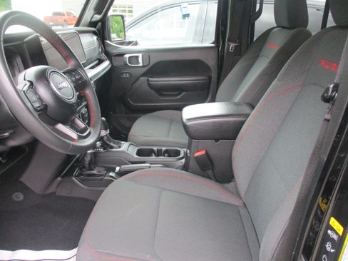 Used 2024 Jeep Wrangler Unlimited Rubicon AWD/4WD image 14