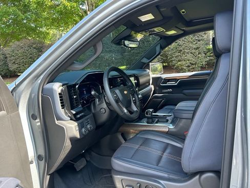 Used 2025 Chevrolet Silverado 1500 High Country w/ Technology Package RWD image 43