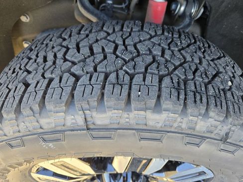 Used 2024 GMC Sierra 2500 Denali Ultimate image 9