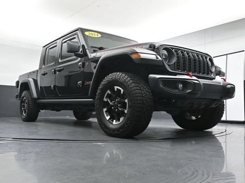 Used 2024 Jeep Gladiator Rubicon w/ Technology Group AWD/4WD image 26
