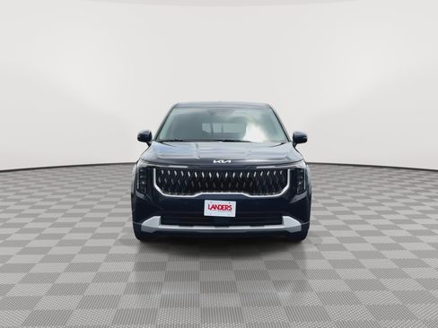 Used 2025 Kia Carnival image 3