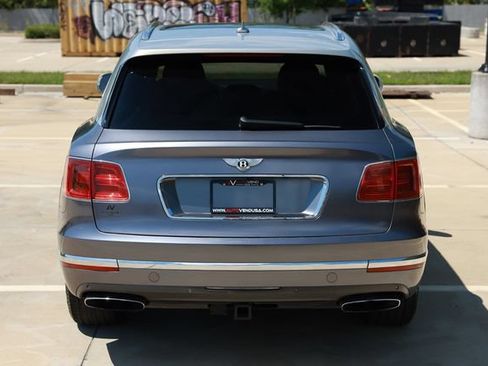 Used 2018 Bentley Bentayga AWD/4WD image 12