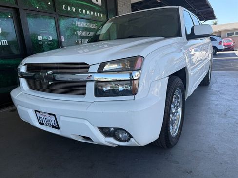 Used 2002 Chevrolet Avalanche 2WD image 3