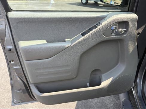 Used 2021 Nissan Frontier SV w/ Midnight Edition Floor Mats image 21