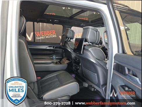 Used 2023 Jeep Grand Wagoneer Series III w/ Rear Seat Video Group 1 AWD/4WD image 15